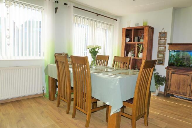 Large Sitting/Dining Room