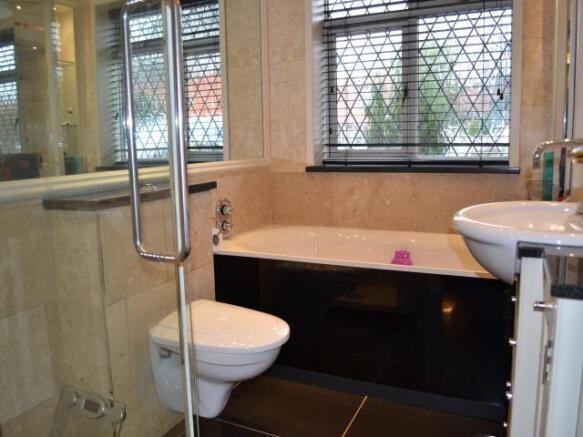 FAMILY BATHROOM: