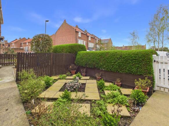 3 bed Terraced for sale Image 12