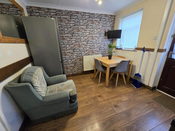 1 bed House Share to rent Image 8