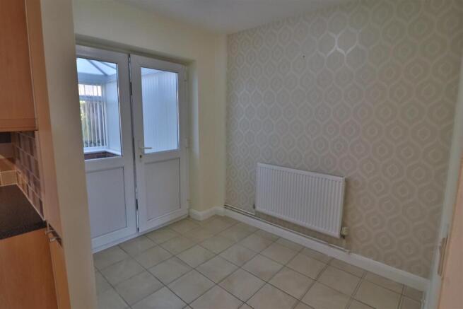 KITCHEN/DINING ROOM