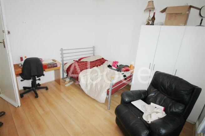4 bed House to rent Image 7