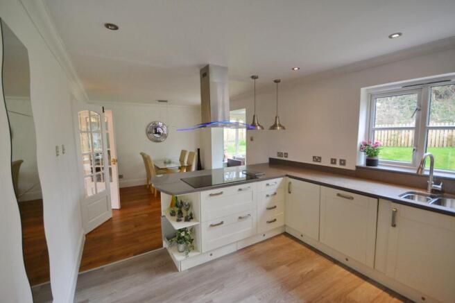 7 Leighton close kit3.jpeg