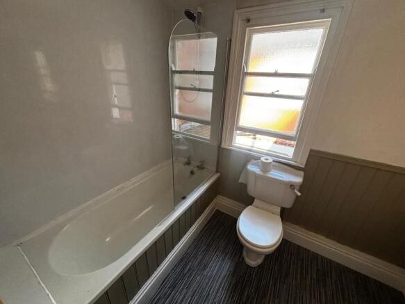 3 bed Terraced to rent Image 12