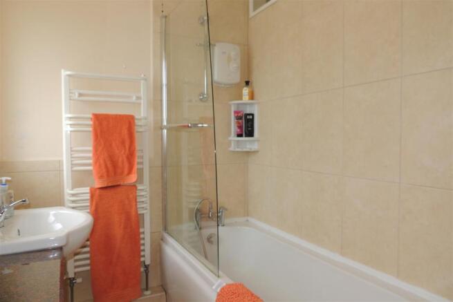 6 Croft Way 015.JPG