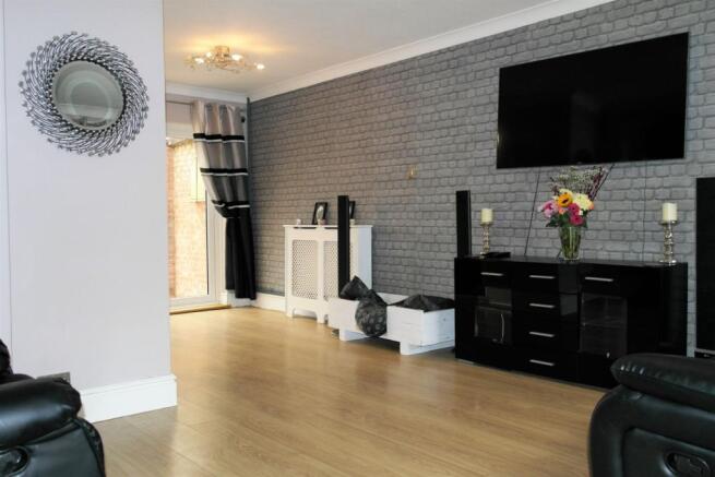 Lounge/Dining Room