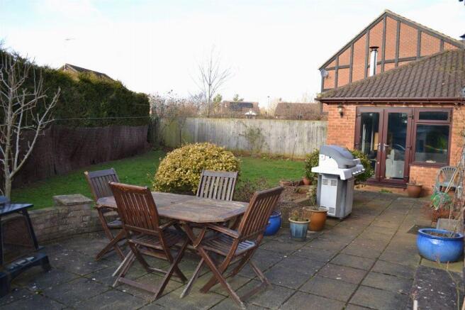 REAR GARDEN 4
