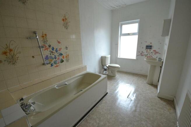 BATHROOM & SHOWER