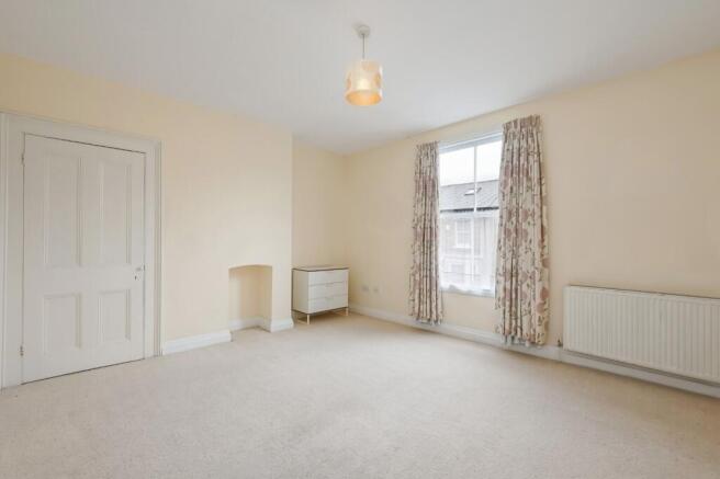 3 bed Terraced to rent Image 5