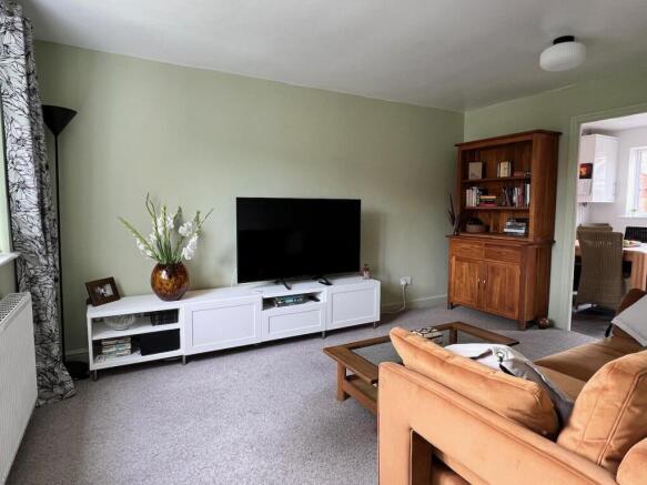 3 bed Semi-Detached for sale Image 4