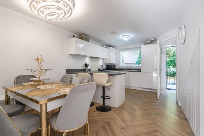 3 bed Semi-Detached for sale Image 2