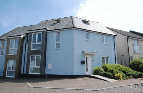 Fleetwood Gardens, Plymouth Semi detached 4 Bedroom Property
