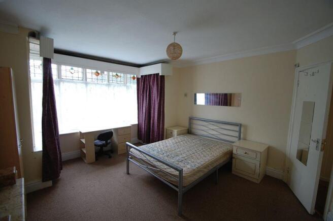 4 bed House to rent Image 11