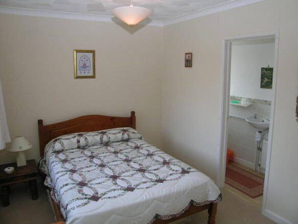 BEDROOM 2
