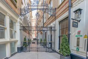 Apartment E1, 1-6, Dyer's Buildings, London EC1N 2JT