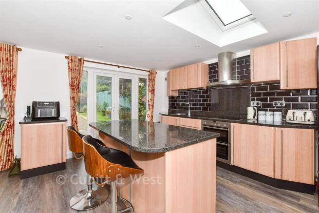 Kitchen/ Dining Room