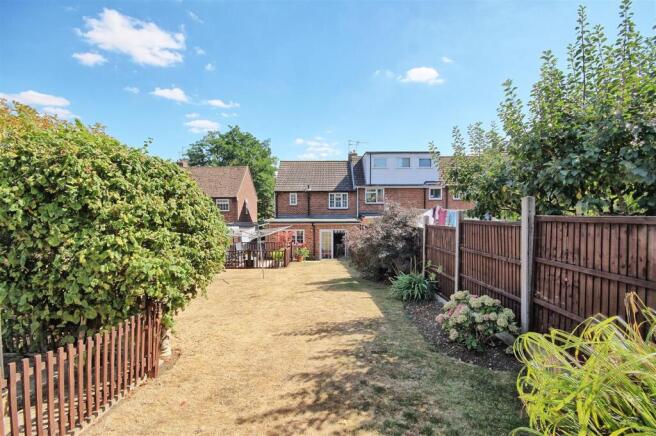 Lower Bourne Garens - Ware photo 4