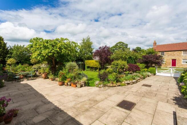 4 bed House for sale Image 12