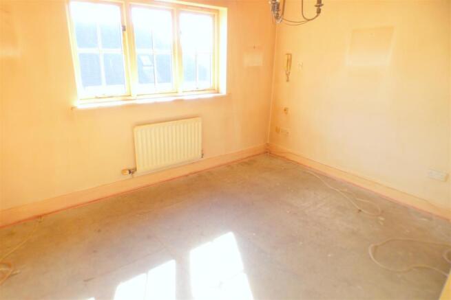 bedroom 1.JPG