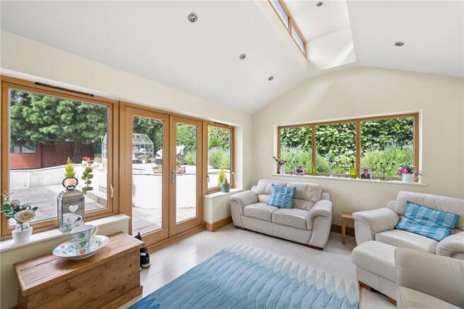 6 bed Detached for sale Image 11