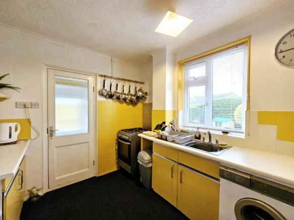 3 bed Semi-Detached for sale Image 6