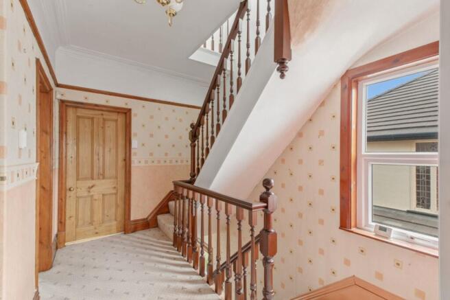 5 bed Semi-Detached for sale Image 9