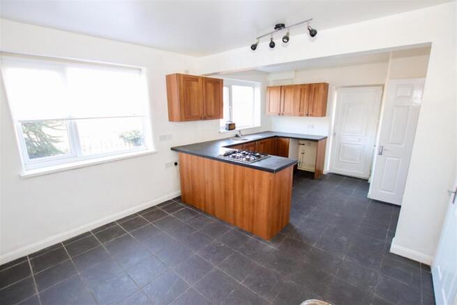 FITTED KITCHEN / DINING ROOM