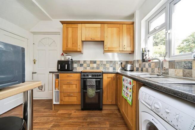 2 bed Semi-Detached for sale Image 6