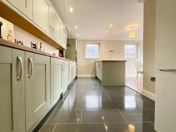 2 bed Flat for sale Image 4