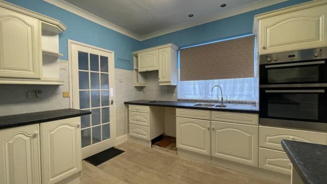 Kitchen 1.JPG