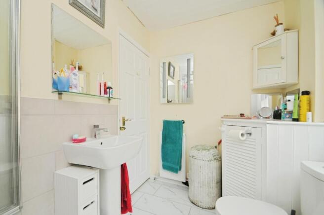 5 bed Detached for sale Image 12