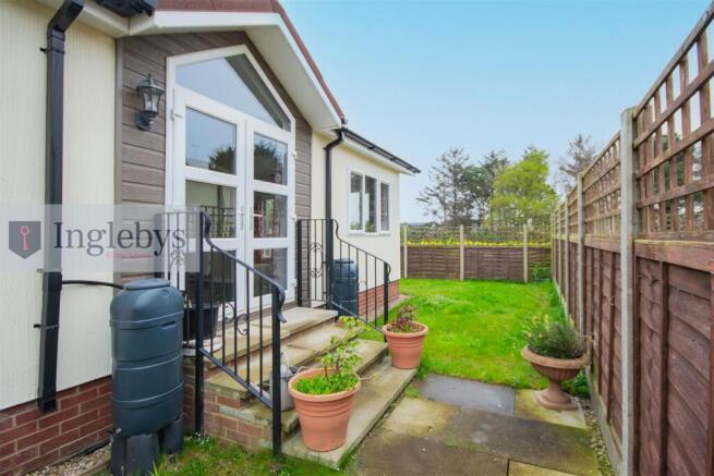 2 bed Park Home for sale Image 5