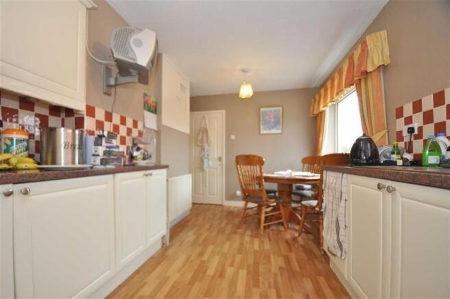 KITCHEN/DINING ROOM