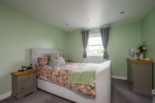 4 bed Detached for sale Image 9