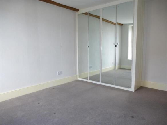 Bedroom 1 V2.JPG