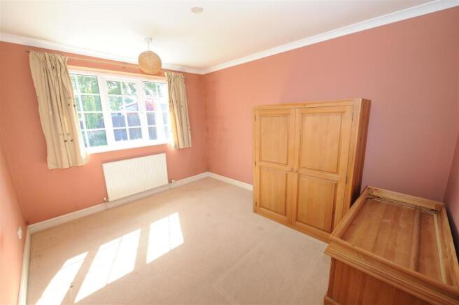 2 bed Semi-Detached Bungalow to rent Image 6