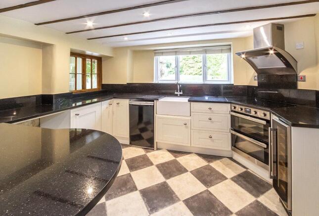 5 bed Detached to rent Image 7