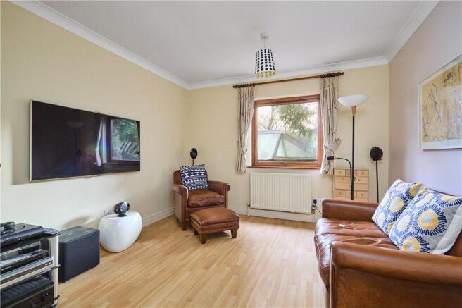 6 bed Detached for sale Image 9