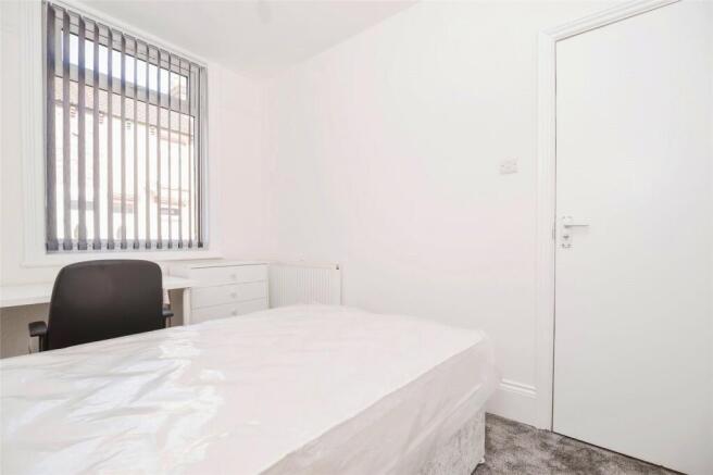 4 bed House to rent Image 5