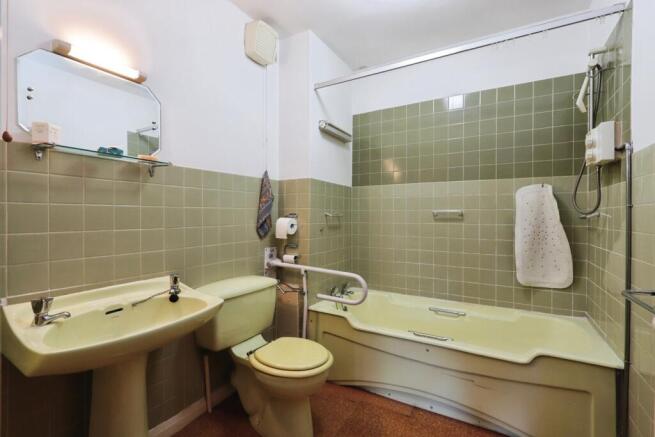 3 bed Flat for sale Image 9