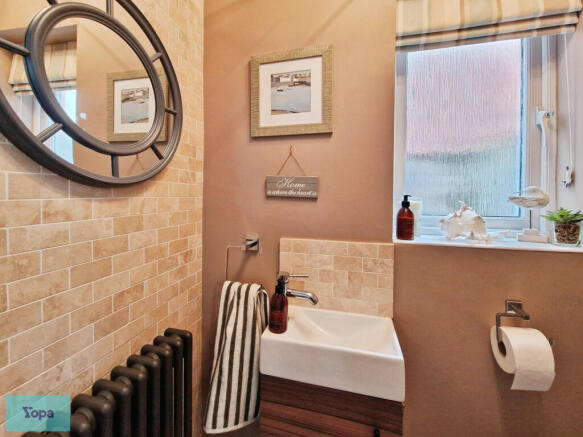4 bed Detached for sale Image 7