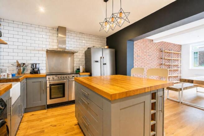 2 bed Apartment for sale Image 8