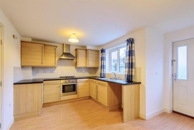 KITCHEN/DINING AREA
