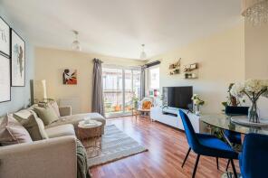 Flat 8, 12, Albion Gardens, Albion, Edinburgh EH7 5NS