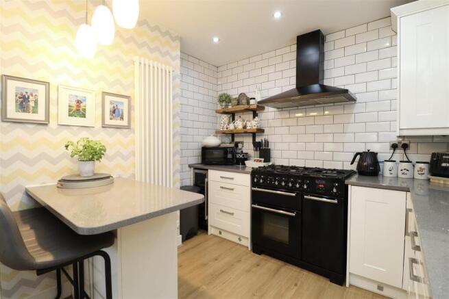 5 bed Detached for sale Image 6