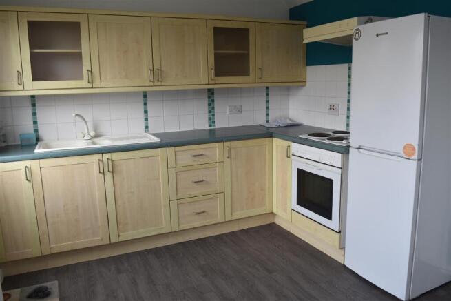 2 bed Semi-Detached to rent Image 8