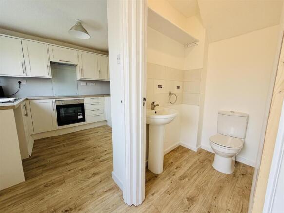 4 bed Detached to rent Image 9