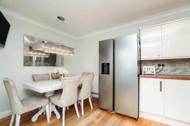 KITCHEN DINER