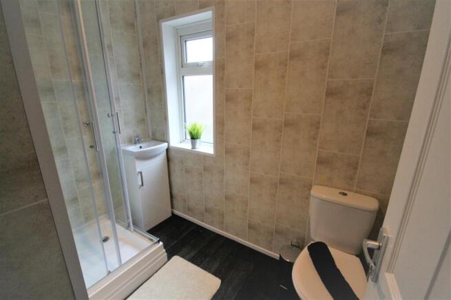 shared bathroom twitchell.JPG