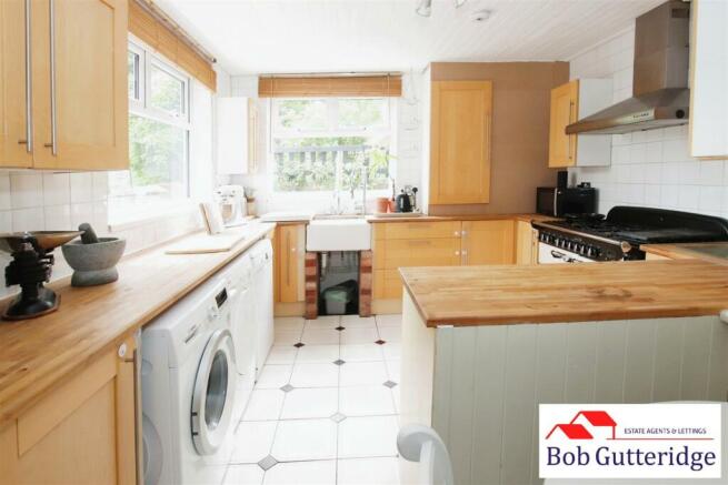 EXTENDED FITTED KITCHEN/BREAKFAST ROOM